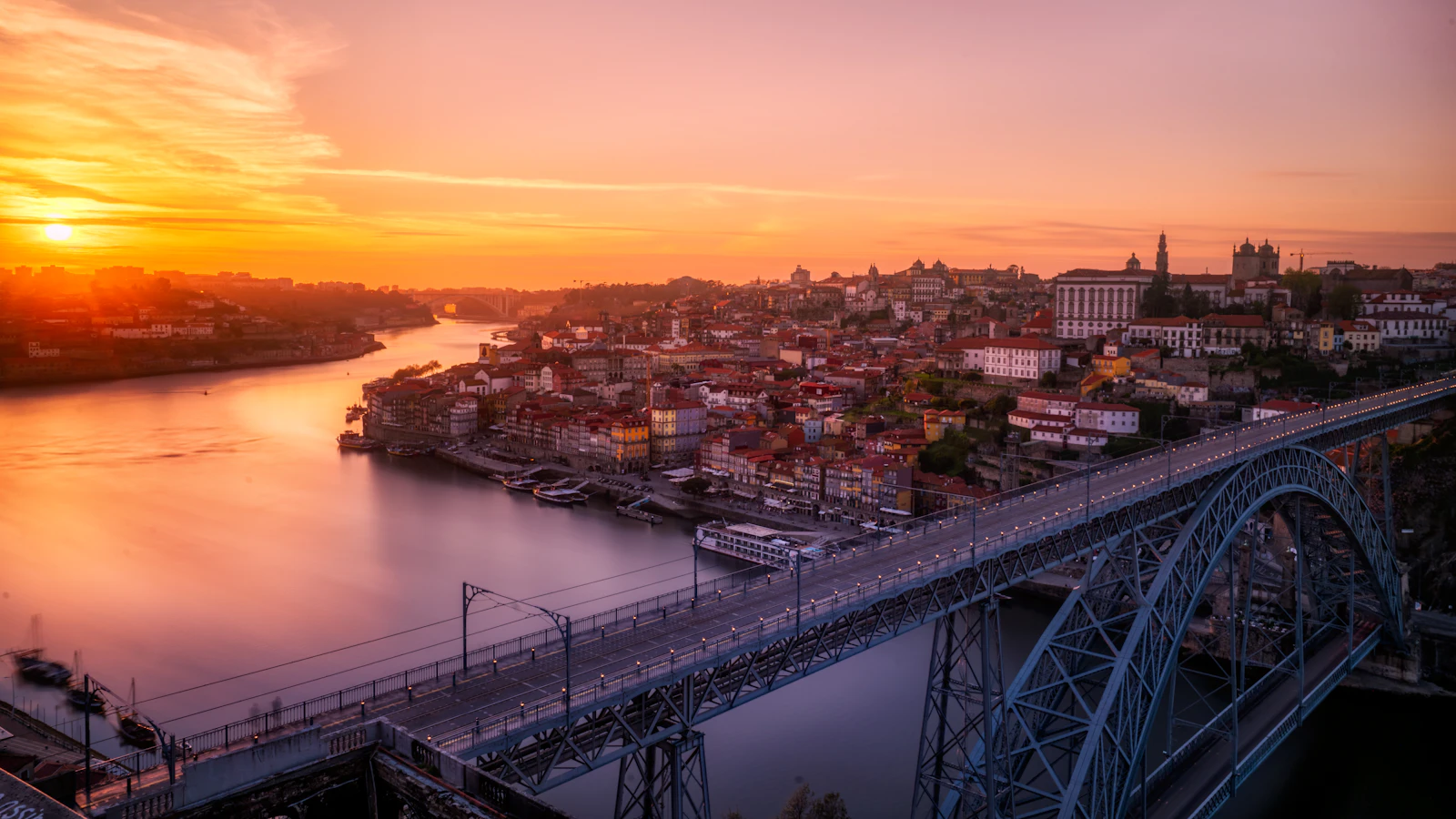 D7 Visa vs Digital Nomad Visa (D8): Which One to Choose i... — Portugal guide